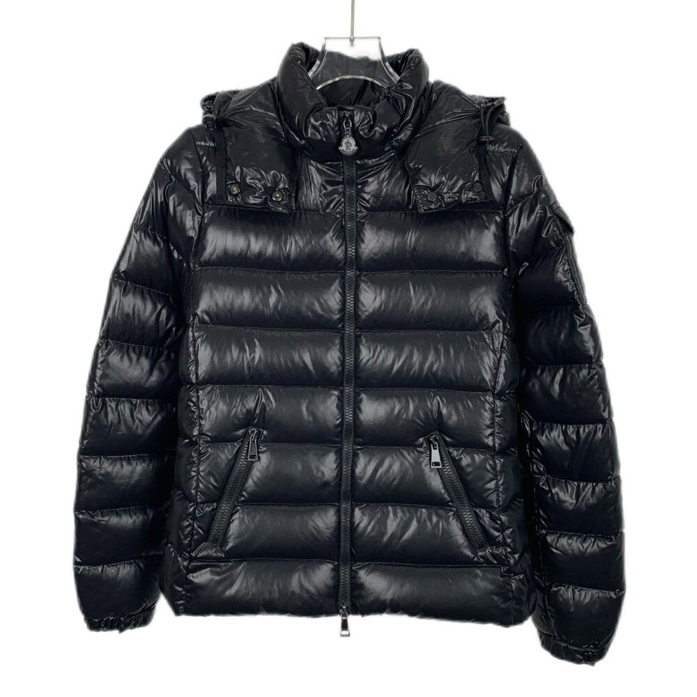 CW0321 Moncler Black Down Puffer Jacket With Hood & Zipper Pockets For Cold Weat